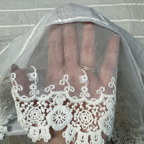 Doe & Rae Boutique BOHO Tunic Top Gray Striped Ruched Lace Hem Size L NWT - Picture 8 of 10